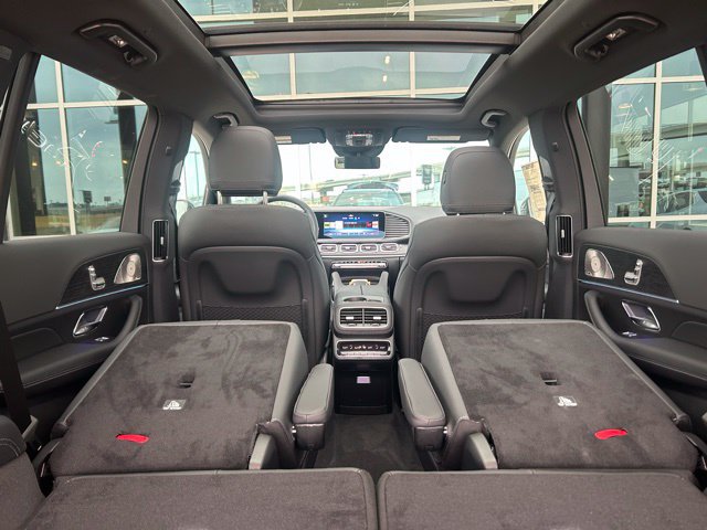 Used 2025 Mercedes-Benz GLS 450 4MATIC image 32