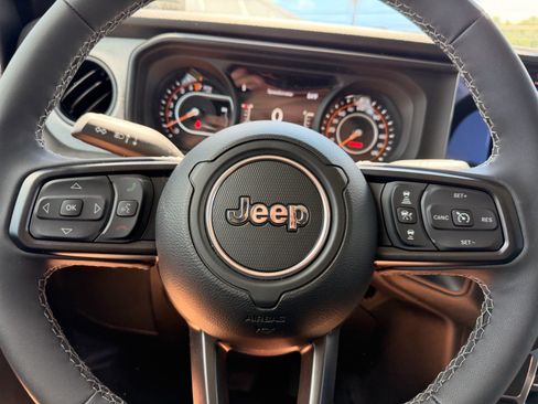 Used 2026 Jeep Gladiator Sport AWD/4WD image 14