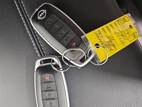 Certified 2025 Nissan Murano Platinum w/ Cargo Package image 30