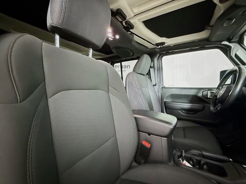 Used 2022 Jeep Wrangler Unlimited Sport image 26