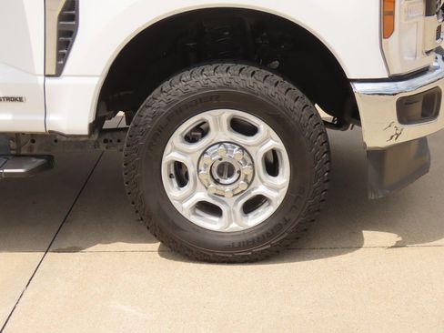 Used 2025 Ford F250 XLT AWD/4WD image 9