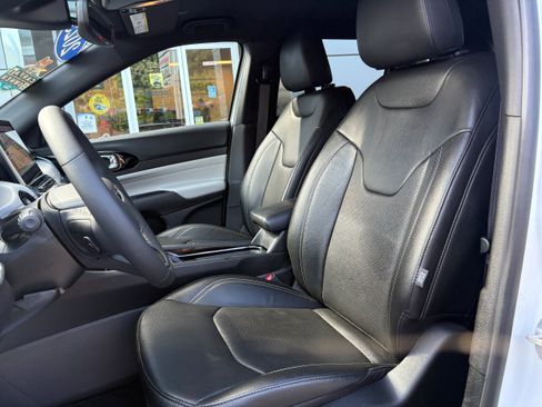 Certified 2025 Jeep Compass Limited w/ Elite Group AWD/4WD image 16