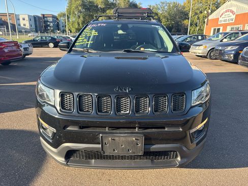 Used 2018 Jeep Compass Latitude image 2