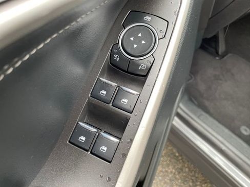 Used 2023 Ford Explorer XLT image 28