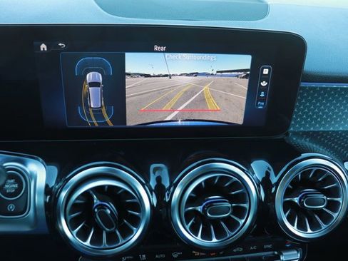 Used 2024 Mercedes-Benz GLB 250 image 25