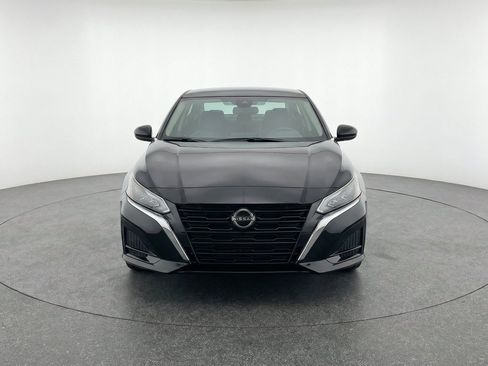 Used 2025 Nissan Altima 2.5 SV FWD image 2