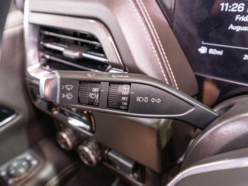 Used 2025 GMC Yukon Elevation w/ Elevation Premium Package AWD/4WD image 29