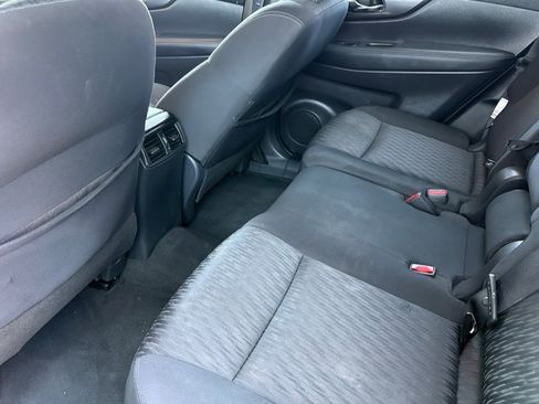 Used 2020 Nissan Rogue SV FWD image 14