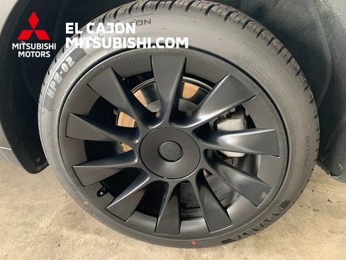 Used 2021 Tesla Model Y Long Range image 7