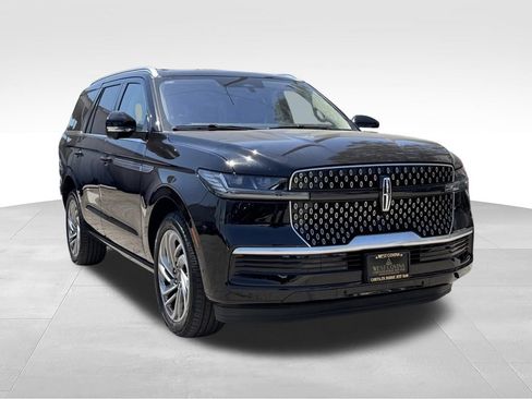 Used 2025 Lincoln Navigator Reserve AWD/4WD image 2