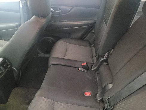 Used 2020 Nissan Rogue SV image 18