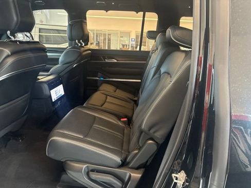 Used 2022 Jeep Grand Wagoneer Series II w/ Premium Group II AWD/4WD image 28