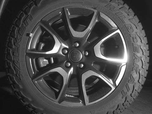 Used 2025 Jeep Compass Trailhawk AWD/4WD image 12