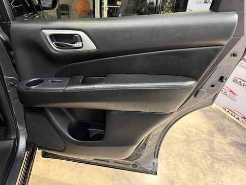 Used 2019 Nissan Pathfinder SV image 45