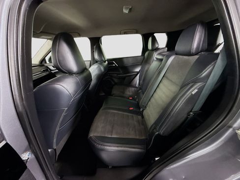 Used 2022 Mitsubishi Outlander SE image 25