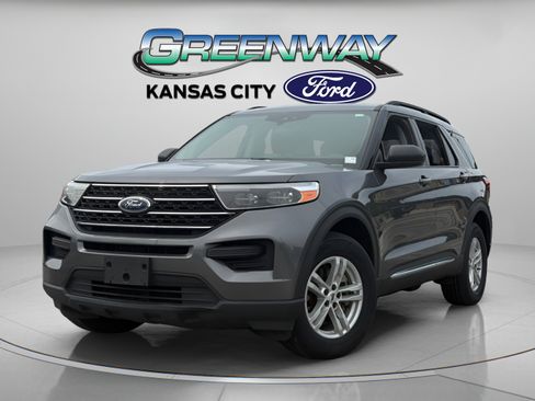 Used 2023 Ford Explorer XLT AWD/4WD image 3