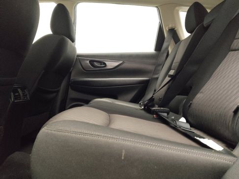 Used 2020 Nissan Rogue S FWD image 18