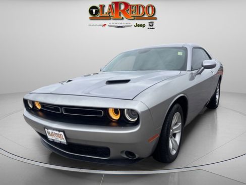 Used 2016 Dodge Challenger SXT image 5