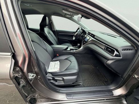 Used 2020 Toyota Camry SE w/ Convenience Package FWD image 28