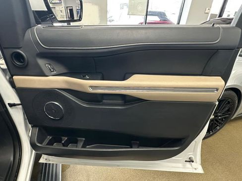 Used 2023 Ford Expedition Max Limited image 47