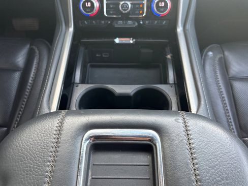 Used 2022 GMC Yukon XL Denali image 5