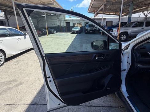 Used 2018 Subaru Outback 3.6R Limited AWD/4WD image 8