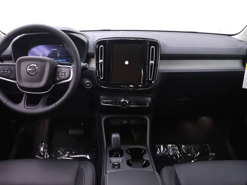 New 2026 Volvo XC40 B5 Core image 8