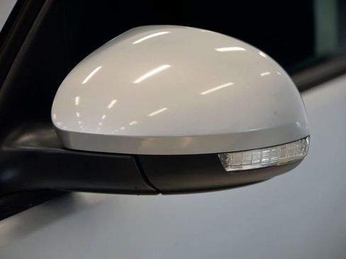 Used 2017 Volkswagen Tiguan S image 12