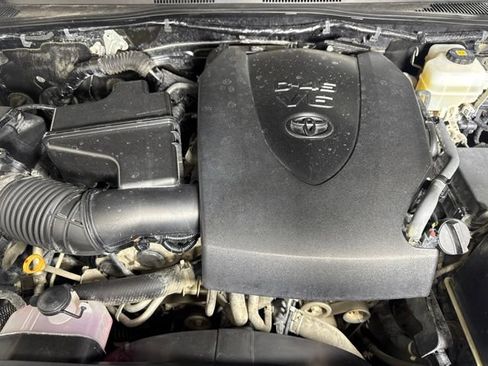 Used 2019 Toyota Tacoma TRD Off-Road AWD/4WD image 9