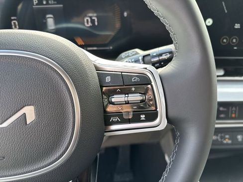 New 2026 Kia Carnival FWD image 12