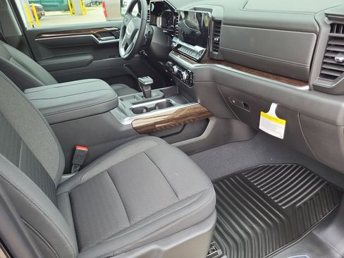 New 2025 GMC Sierra 1500 Elevation image 9