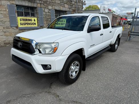Used 2015 Toyota Tacoma 4x4 Double Cab w/ SR5 Package image 2