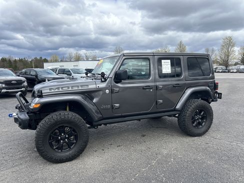 Used 2019 Jeep Wrangler Unlimited Sahara AWD/4WD image 13
