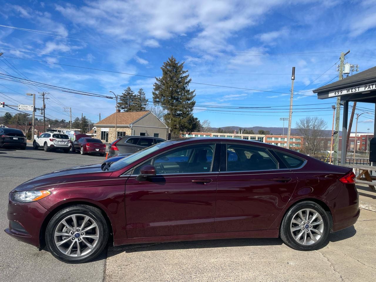 Used 2017 Ford Fusion SE w/ Fusion SE Technology Package FWD image 8