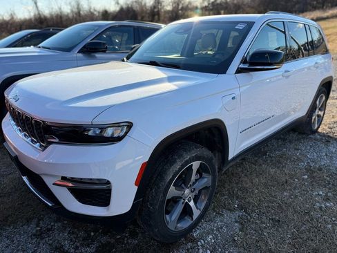 Used 2022 Jeep Grand Cherokee Limited 4xe image 25