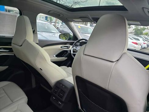 New 2025 Audi Q5 Prestige image 15