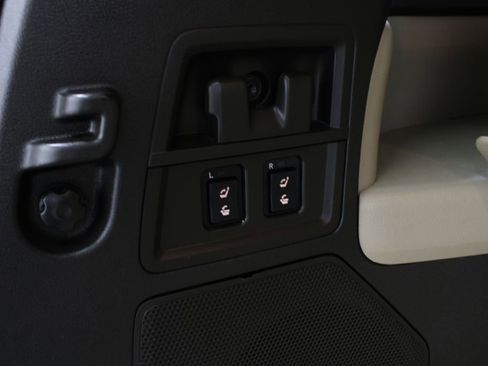 Used 2011 Toyota Sequoia Limited image 22