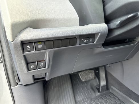 Used 2022 Toyota Sienna XLE image 20