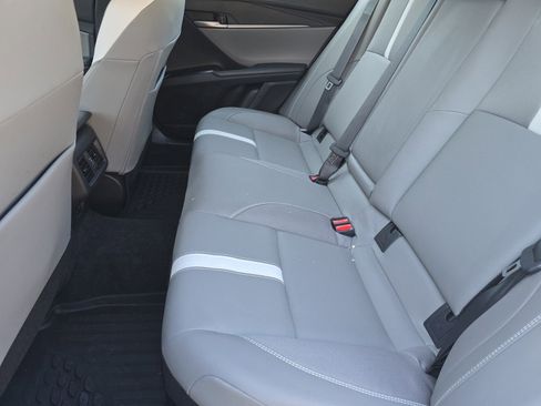 Used 2025 Toyota Camry SE image 12