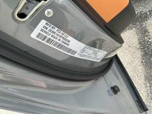 Used 2023 Chrysler Pacifica Pinnacle FWD image 14