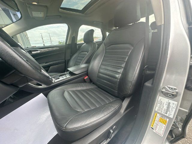 Used 2017 Ford Fusion Energi SE FWD image 13