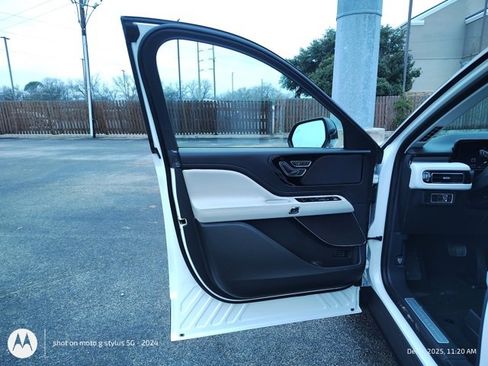 New 2026 Lincoln Aviator 2WD image 11