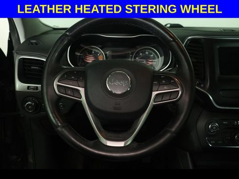 Used 2019 Jeep Cherokee Latitude Plus w/ Comfort/Convenience Group FWD image 4