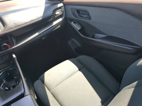 Used 2023 Nissan Rogue S FWD image 14