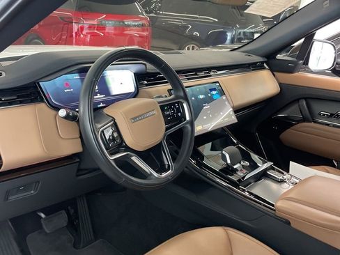 Used 2024 Land Rover Range Rover Sport SE image 3