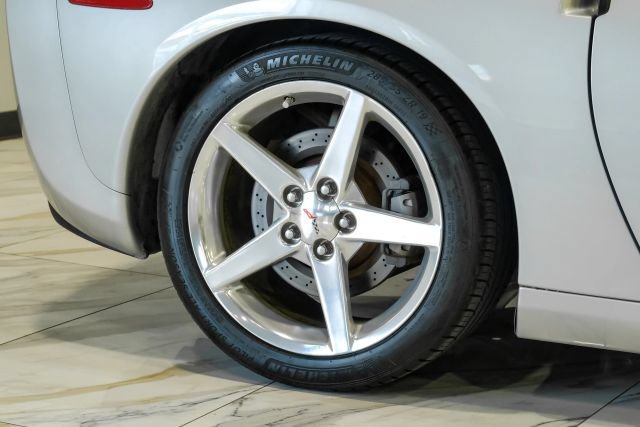 Used 2005 Chevrolet Corvette Coupe w/ Preferred Equipment Group RWD image 49