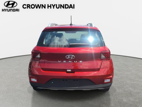 Used 2025 Hyundai Venue Limited FWD image 5