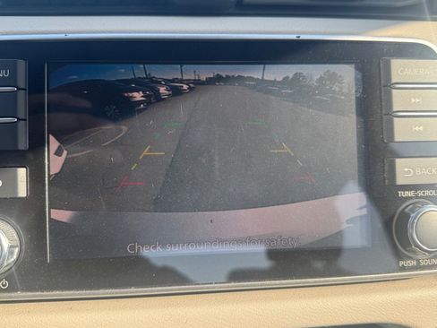 Used 2021 Nissan Versa SV image 12