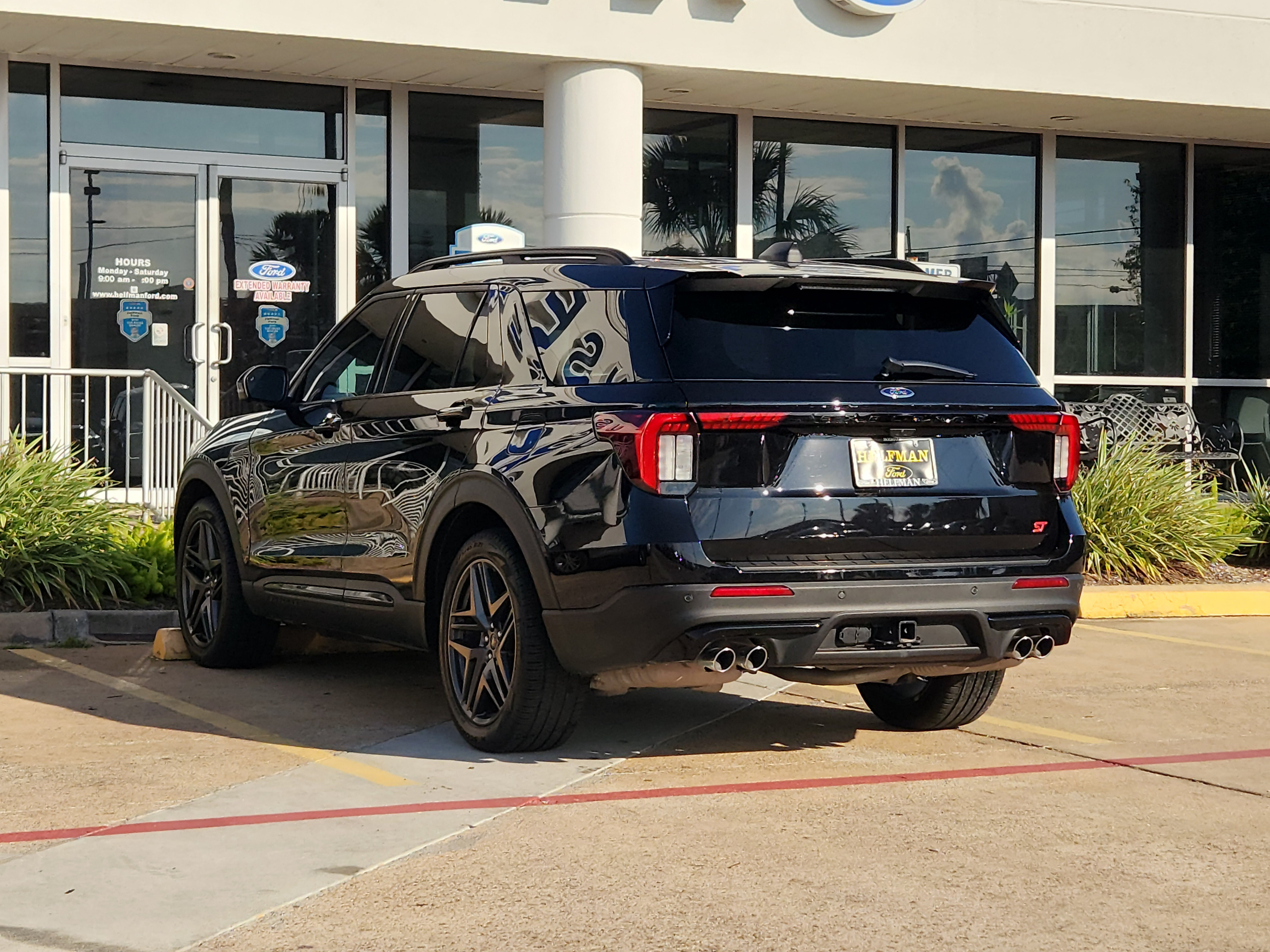 Used 2025 Ford Explorer ST w/ Sun And Sound Package AWD/4WD image 4