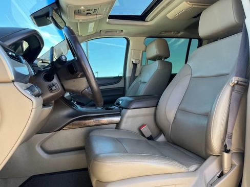 Used 2020 Chevrolet Suburban LT image 12